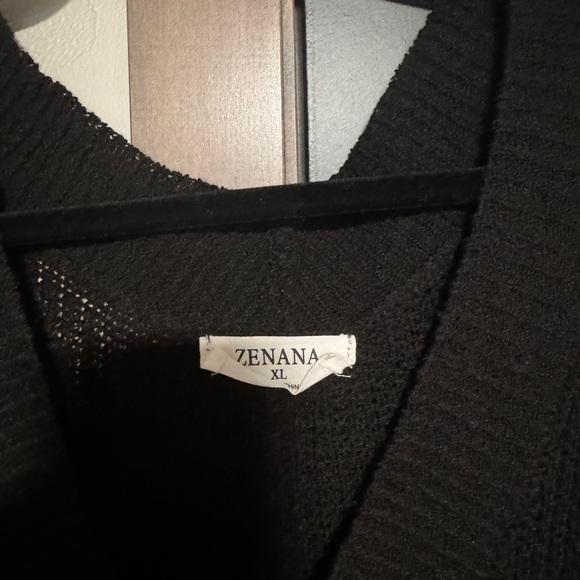 Zenana brand, oversized and slouchy black sweater. Size XL, can fit a 2x - Picture 3 of 3